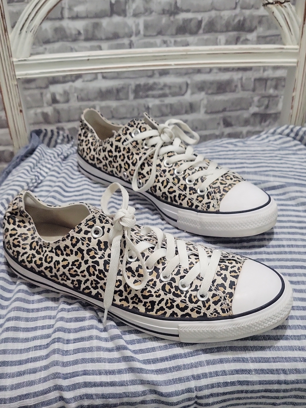 Converse Low-Top Sneakers in Beige, Black Leopard Print Womens 12.5, Mens 10.5